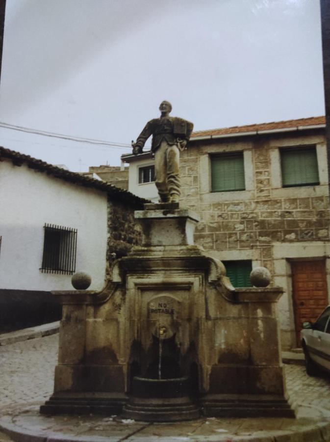 San Bartolomé de Pinares Hostal El Patio Restaurante מראה חיצוני תמונה