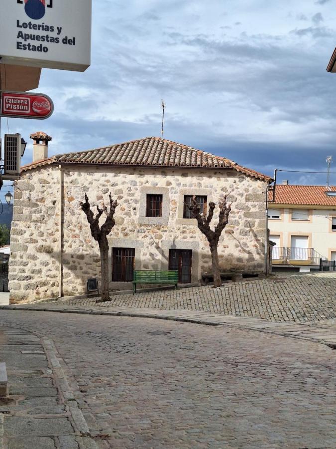 San Bartolomé de Pinares Hostal El Patio Restaurante מראה חיצוני תמונה